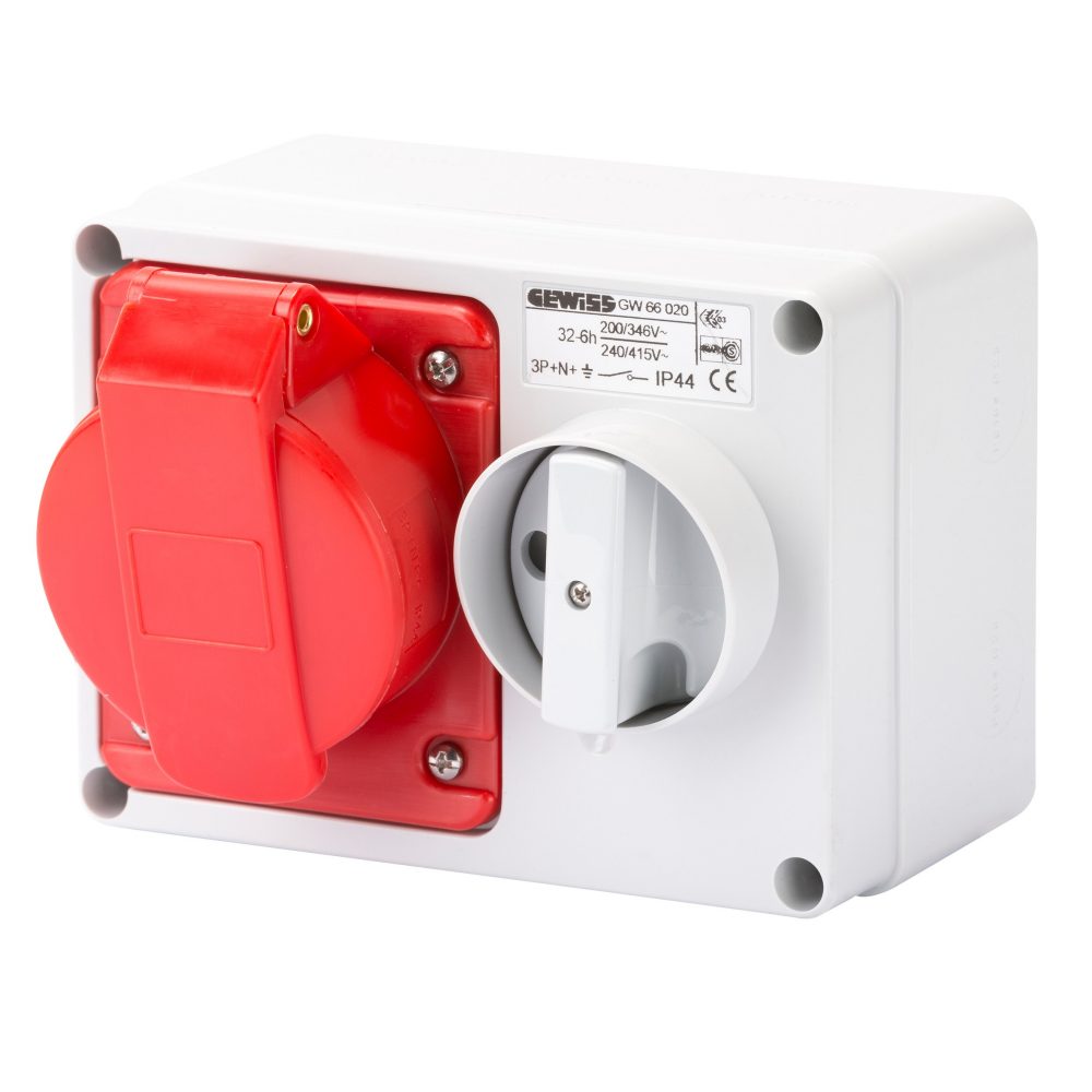 Gewiss interlocked wall socket, 32 A, 400 / 415 V, 3P+N+E, IP44.